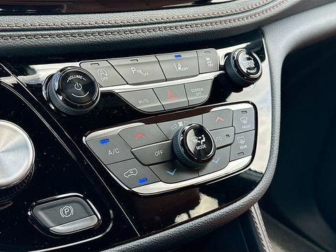 New 2026 Chrysler Pacifica Pinnacle FWD image 11