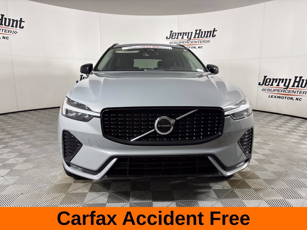 Used 2024 Volvo XC60 B5 Core AWD/4WD image 3