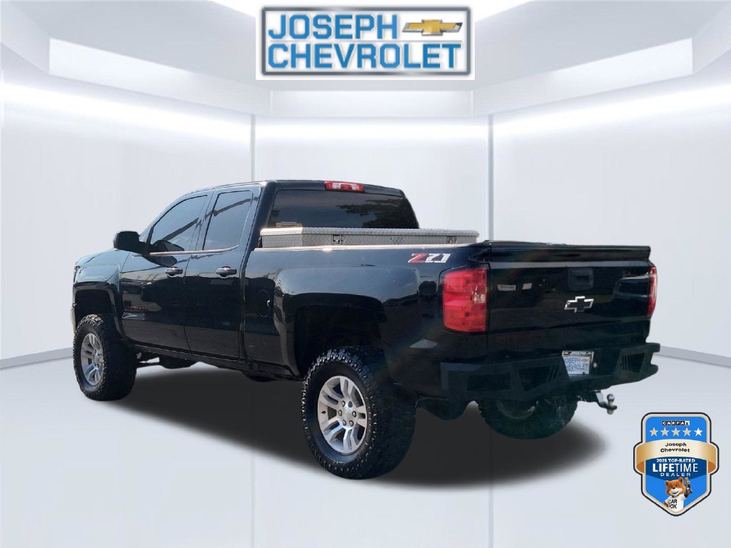 Used 2018 Chevrolet Silverado 1500 LT w/ Redline Edition AWD/4WD image 4