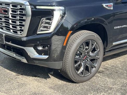 New 2026 GMC Yukon Denali w/ Denali Reserve Package AWD/4WD image 9