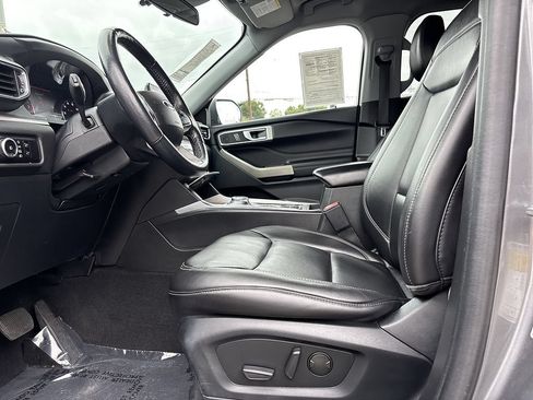 Used 2023 Ford Explorer XLT w/ Equipment Group 202A RWD image 11