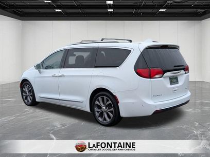 Used 2020 Chrysler Pacifica Limited w/ Tire & Wheel Group