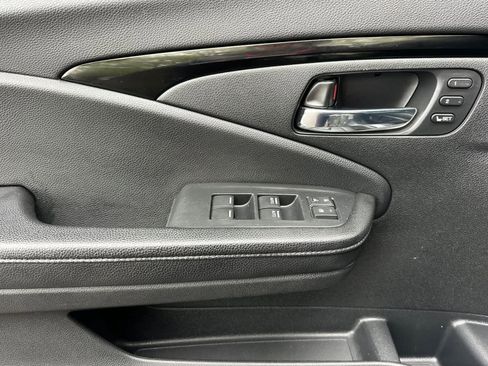 Used 2016 Honda Pilot Touring image 12