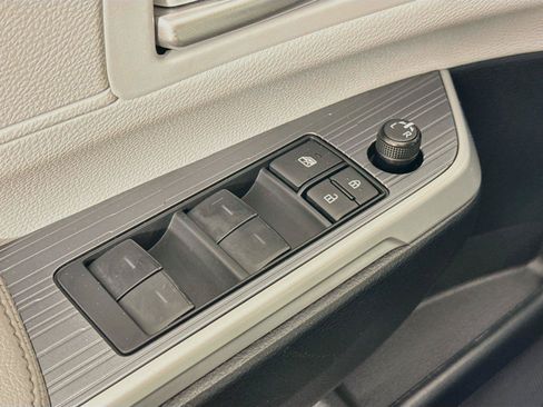 Certified 2025 Toyota Sienna XLE FWD image 29