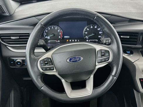 Used 2022 Ford Explorer XLT w/ Equipment Group 202A AWD/4WD image 18