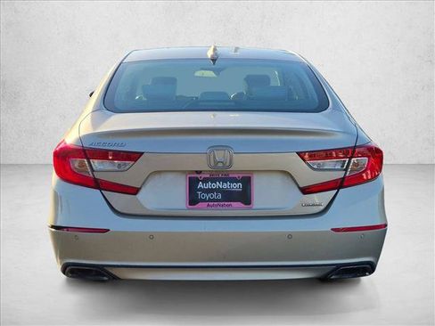 Used 2018 Honda Accord Touring image 7