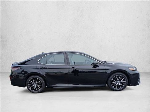 Used 2023 Toyota Camry SE w/ Cold Weather Package AWD/4WD image 4
