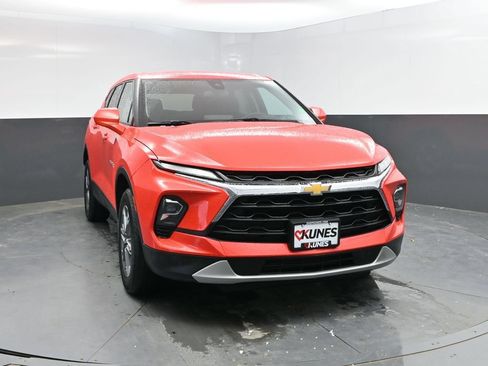 Used 2025 Chevrolet Blazer LT FWD image 4