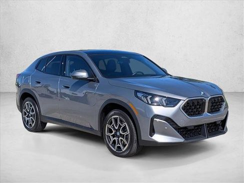 Used 2025 BMW X2 xDrive28i image 3