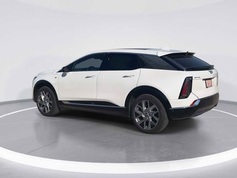 New 2025 Cadillac Optiq Luxury 1 image 6