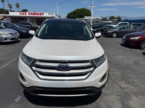 Used 2018 Ford Edge Titanium w/ Equipment Group 301A FWD image 2