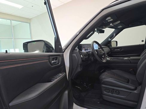Used 2025 Nissan Armada PRO-4X AWD/4WD image 22