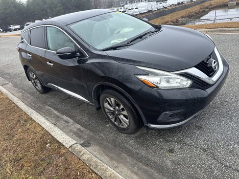 Used 2016 Chevrolet Suburban LT image 2