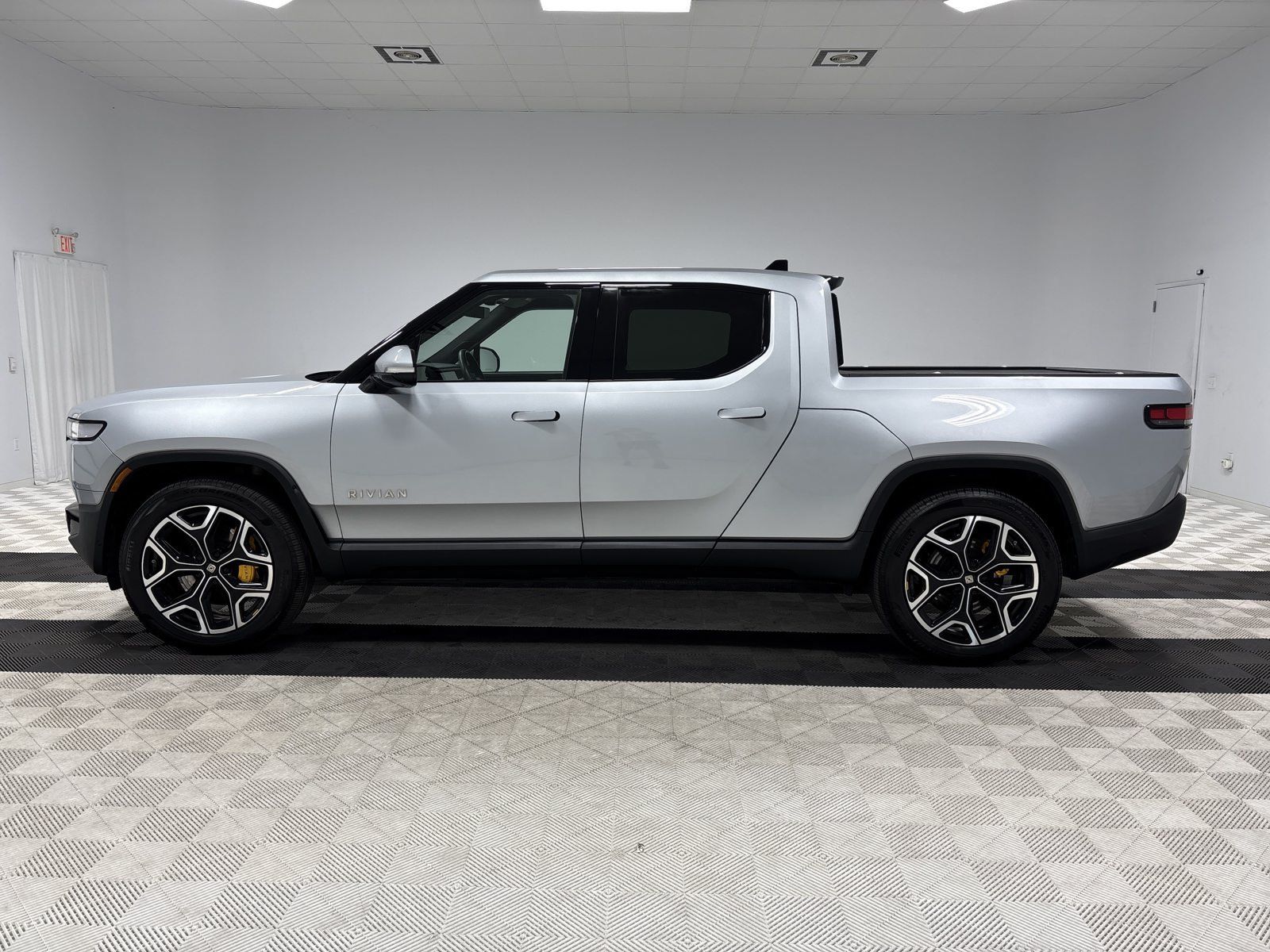 Used 2022 Rivian R1T Launch Edition AWD/4WD image 2