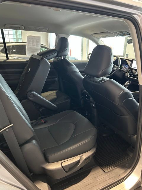 Used 2024 Toyota Grand Highlander AWD Hybrid image 18