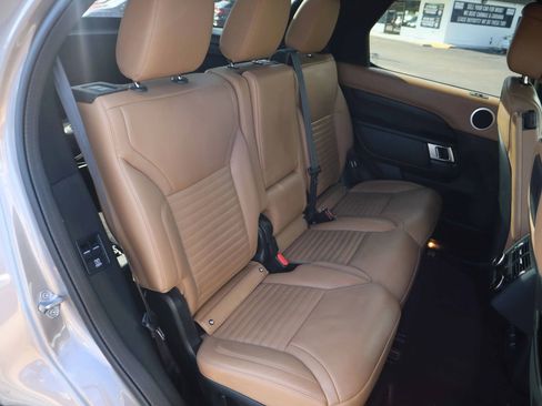 Used 2023 Land Rover Discovery HSE R-Dynamic AWD/4WD image 6