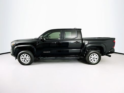 Used 2025 Toyota Tacoma SR5 image 4