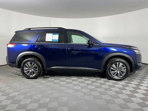 Used 2025 Nissan Pathfinder SV FWD image 13