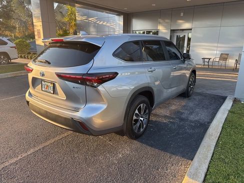 Used 2025 Toyota Highlander XLE image 6