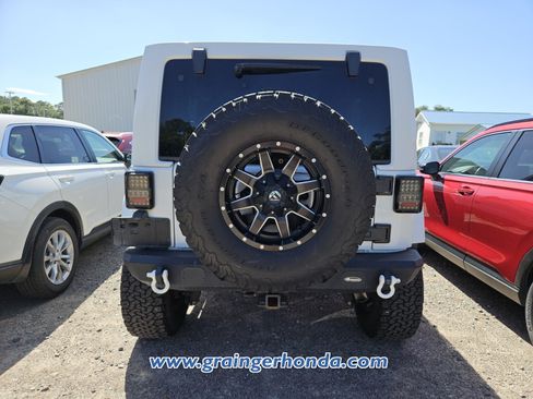 Used 2013 Jeep Wrangler Unlimited Rubicon w/ Dual Top Group AWD/4WD image 8