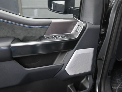 New 2026 Ford F250 Platinum w/ FX4 Off-Road Package image 9