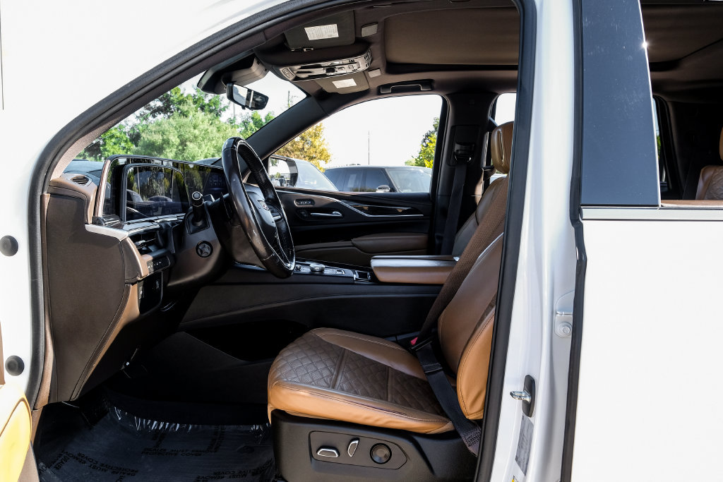 Used 2022 Cadillac Escalade Premium Luxury AWD/4WD image 30