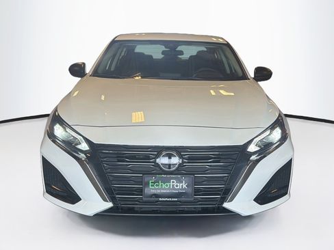 Used 2025 Nissan Altima 2.5 SV FWD image 2