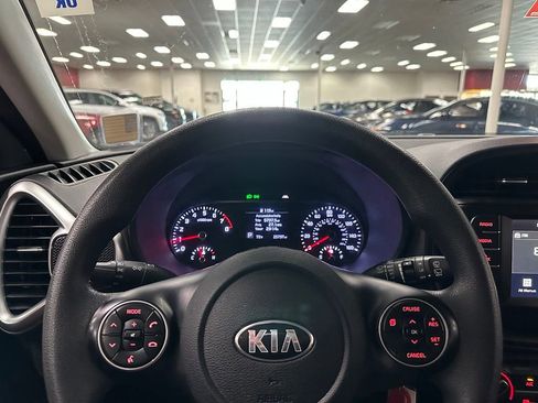 Used 2021 Kia Soul S FWD image 17