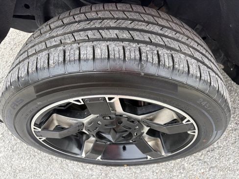 Used 2016 GMC Canyon SLE w/ SLE Convenience Package image 12