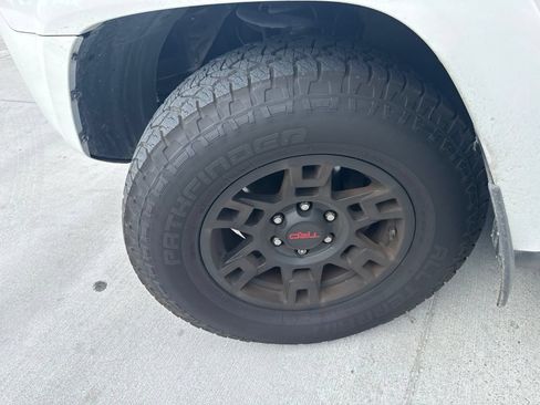 Used 2019 Toyota 4Runner TRD Off-Road Premium AWD/4WD image 5