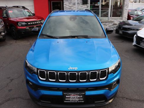 Used 2024 Jeep Compass Latitude AWD/4WD image 9