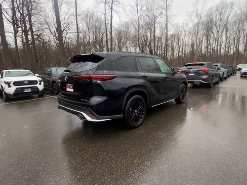 Certified 2025 Toyota Highlander XSE image 6