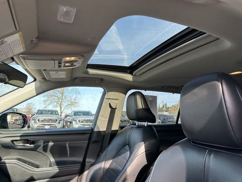 Used 2022 Toyota Highlander XLE image 26