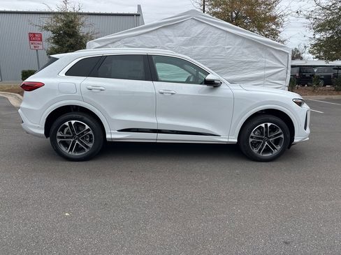 New 2025 Audi Q5 Premium image 3