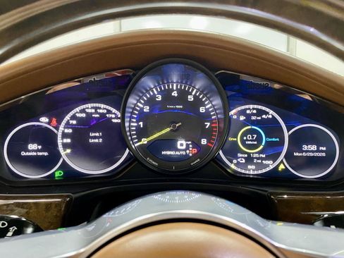 Used 2018 Porsche Panamera 4 AWD/4WD image 28