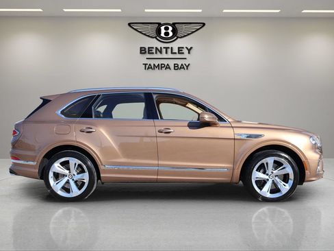Used 2022 Bentley Bentayga AWD/4WD image 9