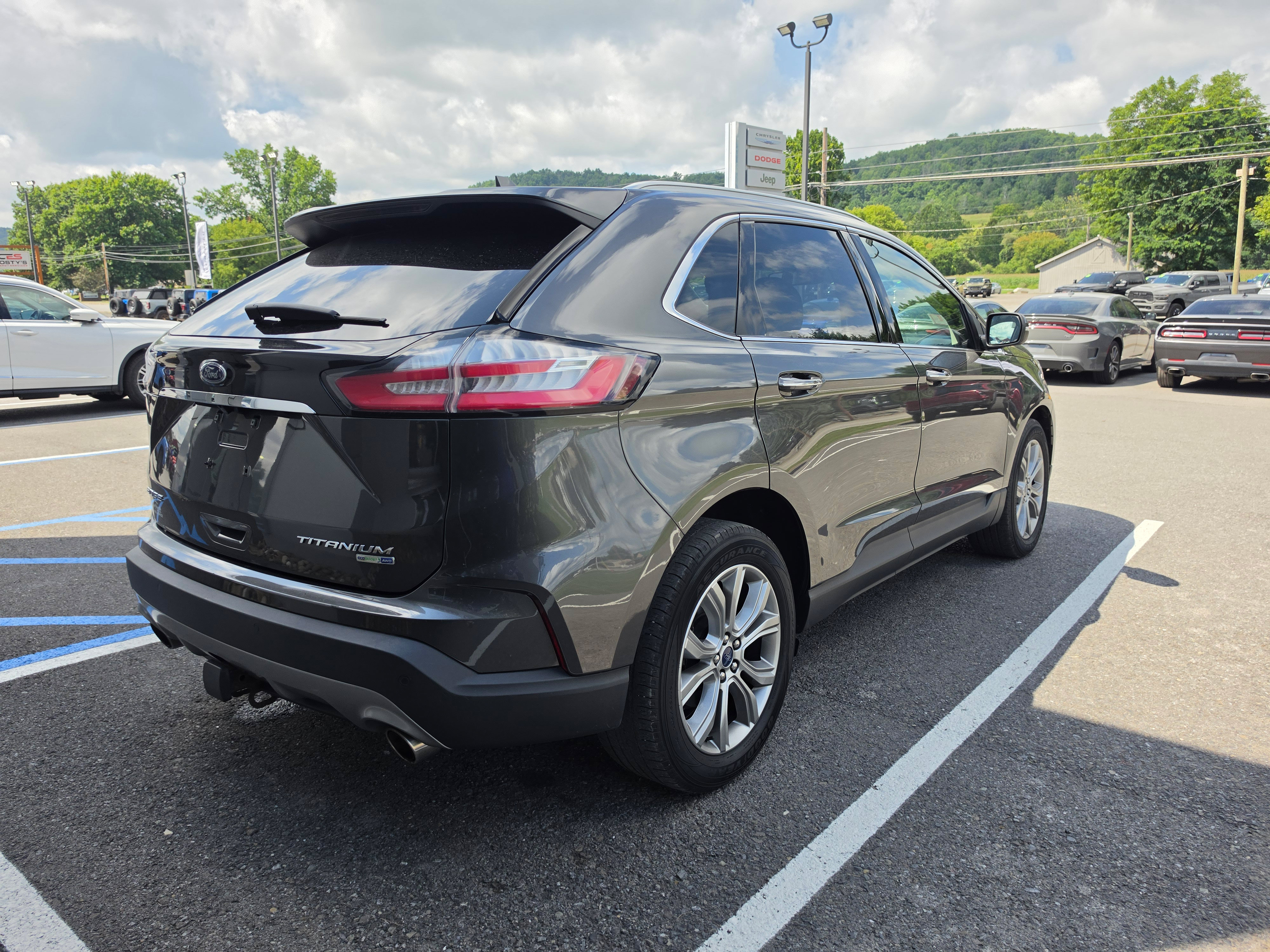 Used 2019 Ford Edge Titanium w/ Cold Weather Package AWD/4WD image 3