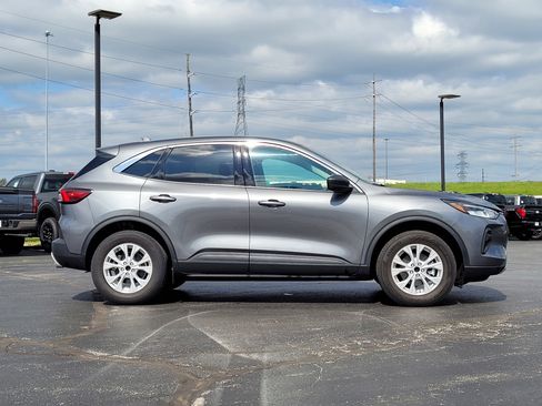 Used 2024 Ford Escape Active image 2