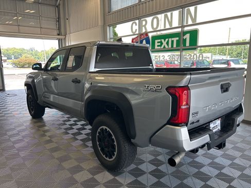 Used 2024 Toyota Tacoma TRD Off-Road image 4