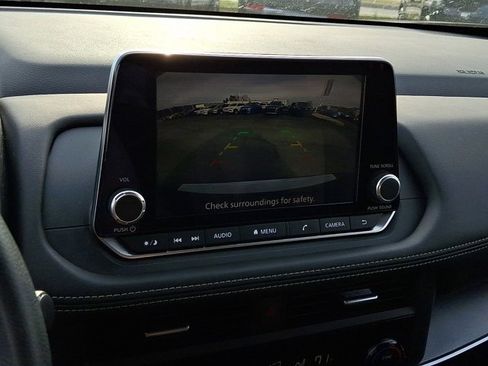 Used 2024 Nissan Rogue SV image 22