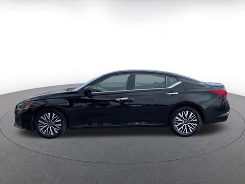 Used 2025 Nissan Altima 2.5 SV FWD image 7