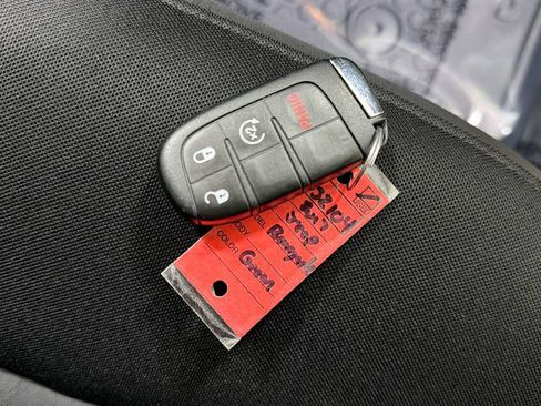 Used 2017 Jeep Renegade Trailhawk w/ Popular Equipment Group AWD/4WD image 31