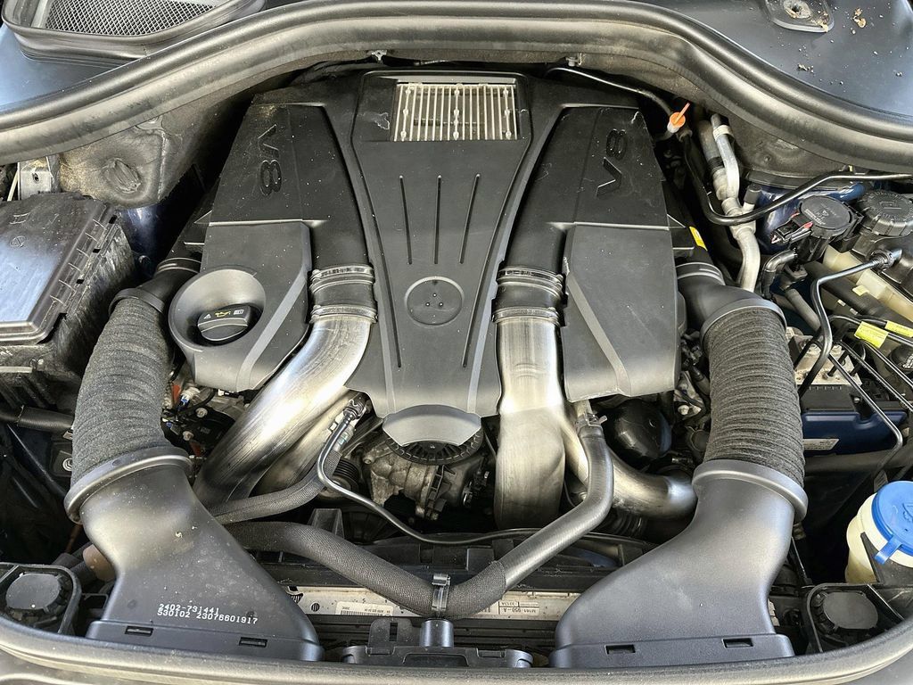 Used 2014 Mercedes-Benz GL 550 4MATIC image 32