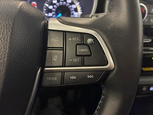 Used 2023 Toyota Highlander XLE image 16