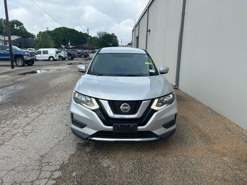 Used 2018 Nissan Rogue S image 4