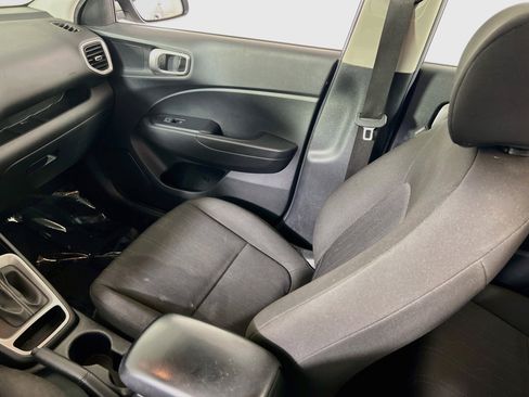 Used 2023 Hyundai Venue SE w/ Cargo Package FWD image 21