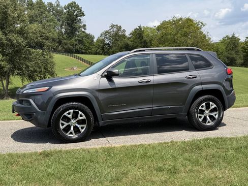 Used 2014 Jeep Cherokee Trailhawk w/ Comfort/Convenience Group AWD/4WD image 2