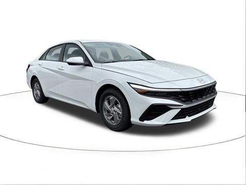 New 2026 Hyundai Elantra SE FWD image 1