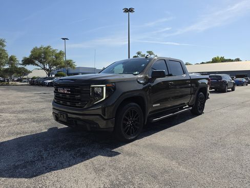 Used 2023 GMC Sierra 1500 Elevation w/ X31 Off-Road Package AWD/4WD image 11