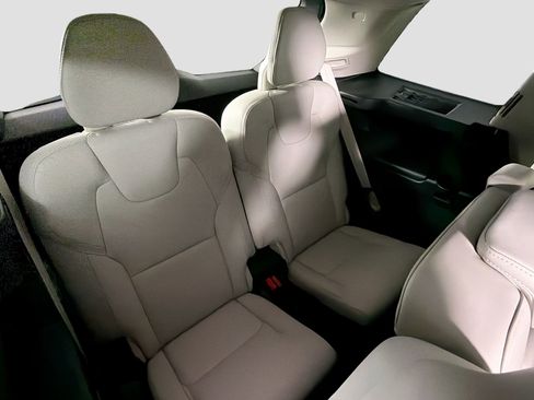 Certified 2024 Volvo XC90 B5 Plus image 29